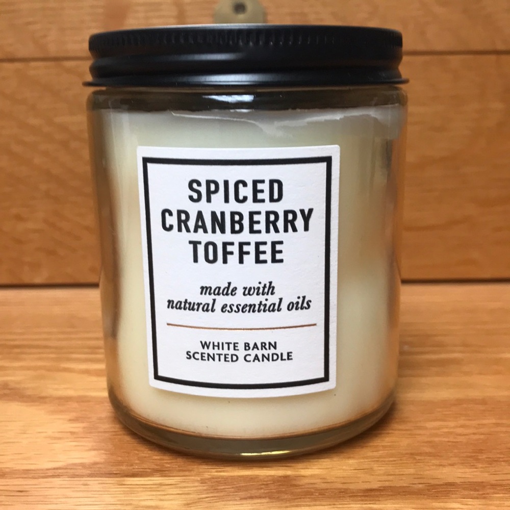 NWT Bath & Body Works Single Wick candle in Spiced Cranberry Toffee
